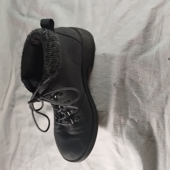 Woman's Boots Size: 7 Color: Black & Grey fabric Manufacturer: Rocket Dog - Picture 8 of 13